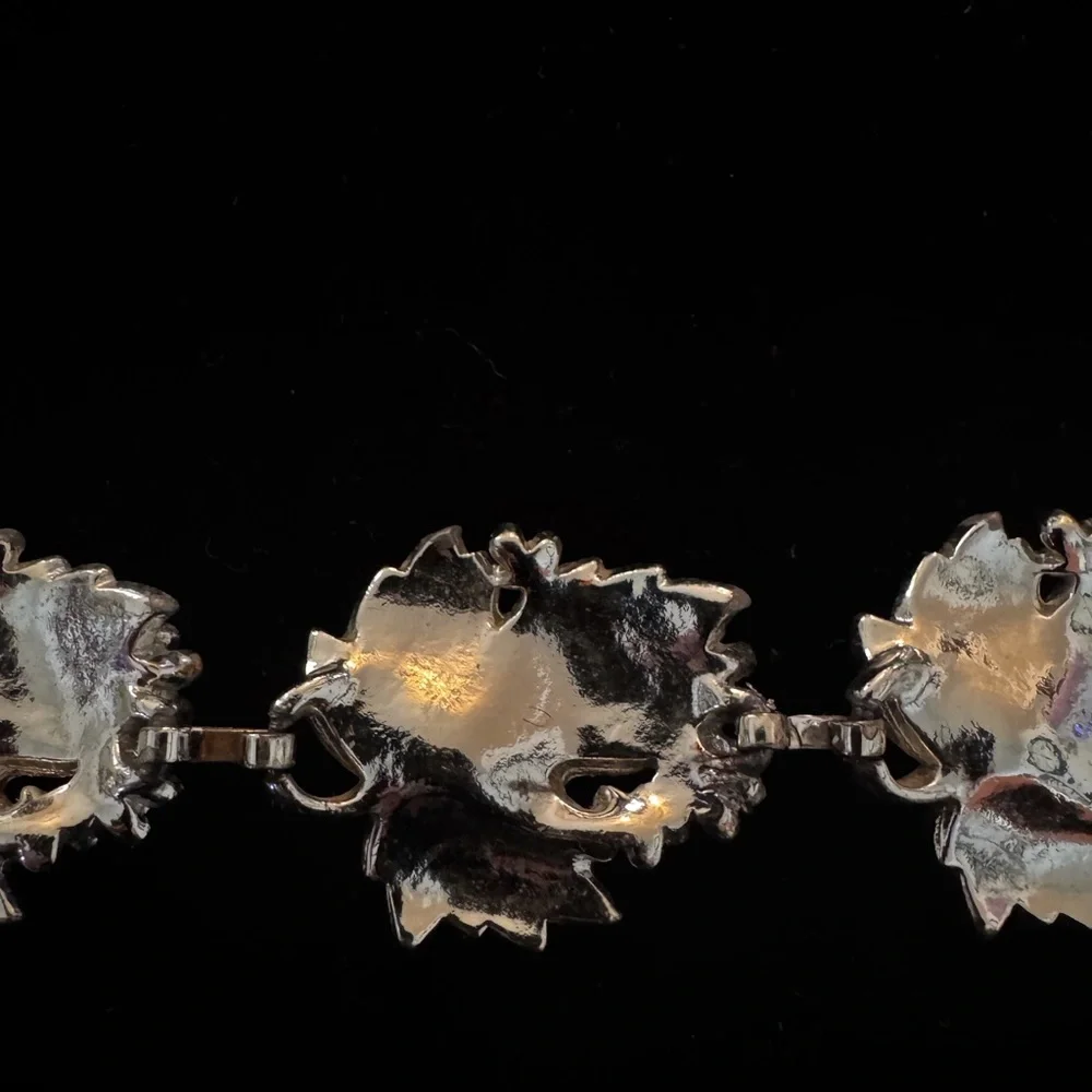 Elegant Silver / White Enamal Leaf Bracelet - Picture 7 of 11